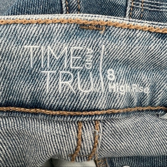 Time & Tru High-Rise Button Fly Camouflage Cut Off Jean Shorts Size 8 Women’s - Picture 2 of 9